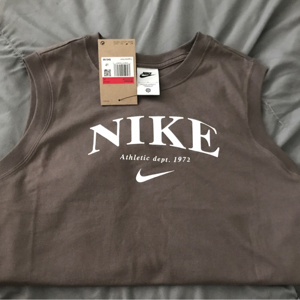 New crop top Nike shirt